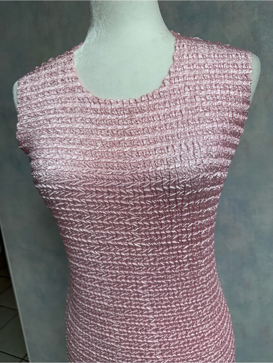 Dress Barn Tops - Dress Barn / NWOT-Light Pink Crinkle-Gorgeous Sheen-Sleeveless Stretchy Top
